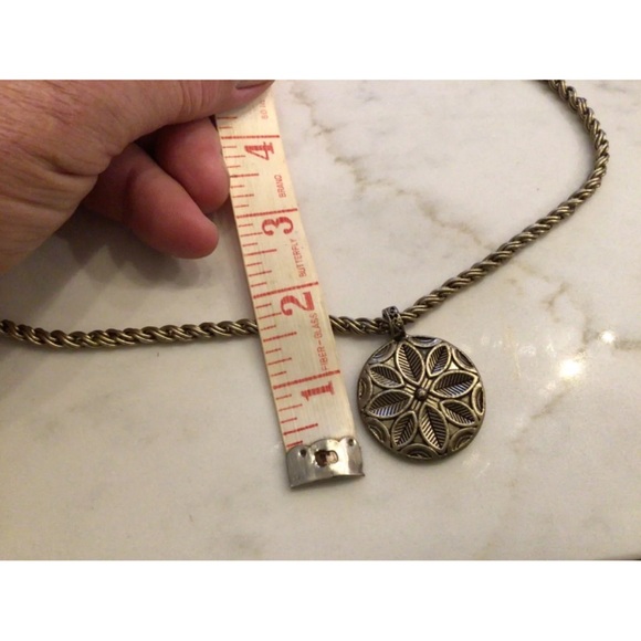 Vintage MONET Large Textured Filigree Gold Tone Flower Pendant Rope Necklace - Picture 3 of 7